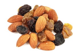 dried-fruit-health-benefits-almonds-and-raisins